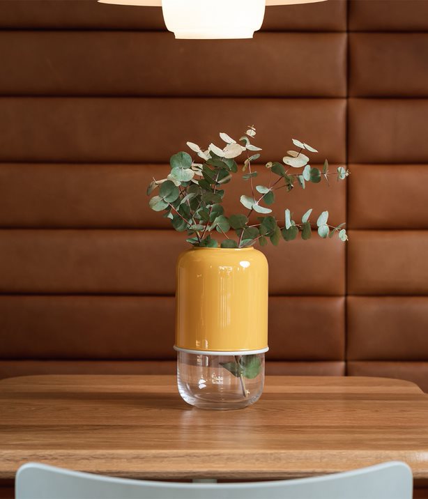 Capsule vas, klar/senap