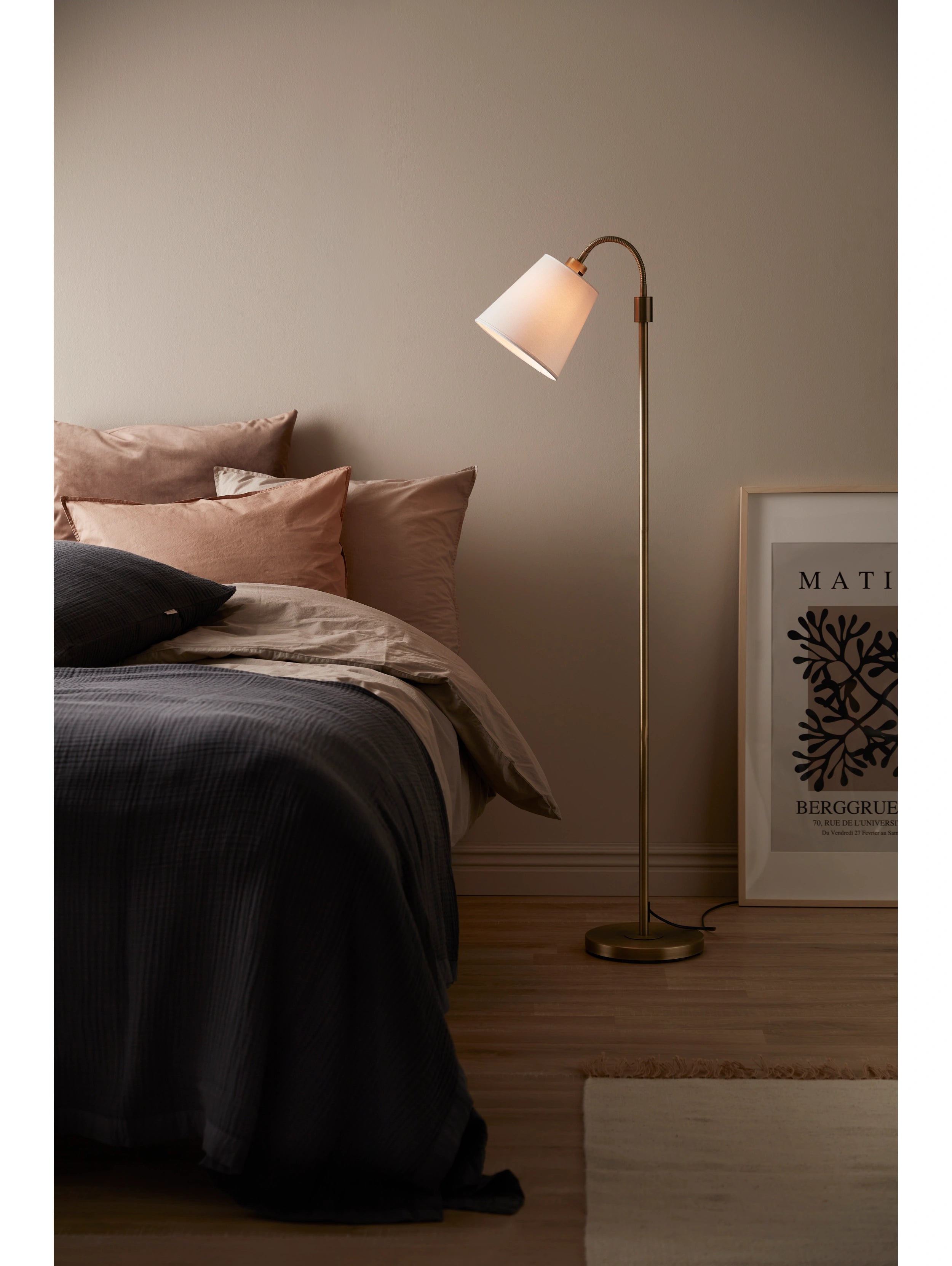 Amy golvlampa, antikmässing 150 cm