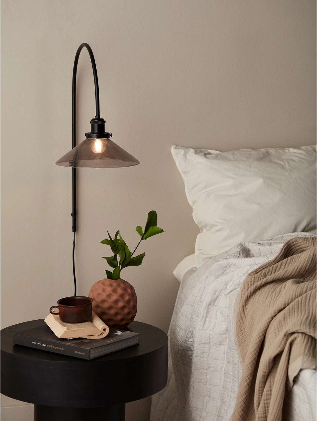 August vägglampa 25 cm, svart