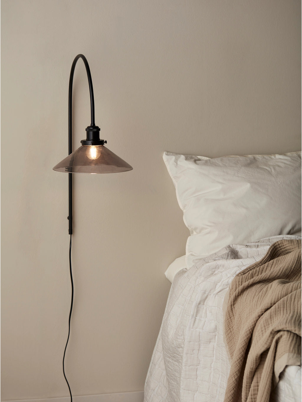 August vägglampa 25 cm, svart