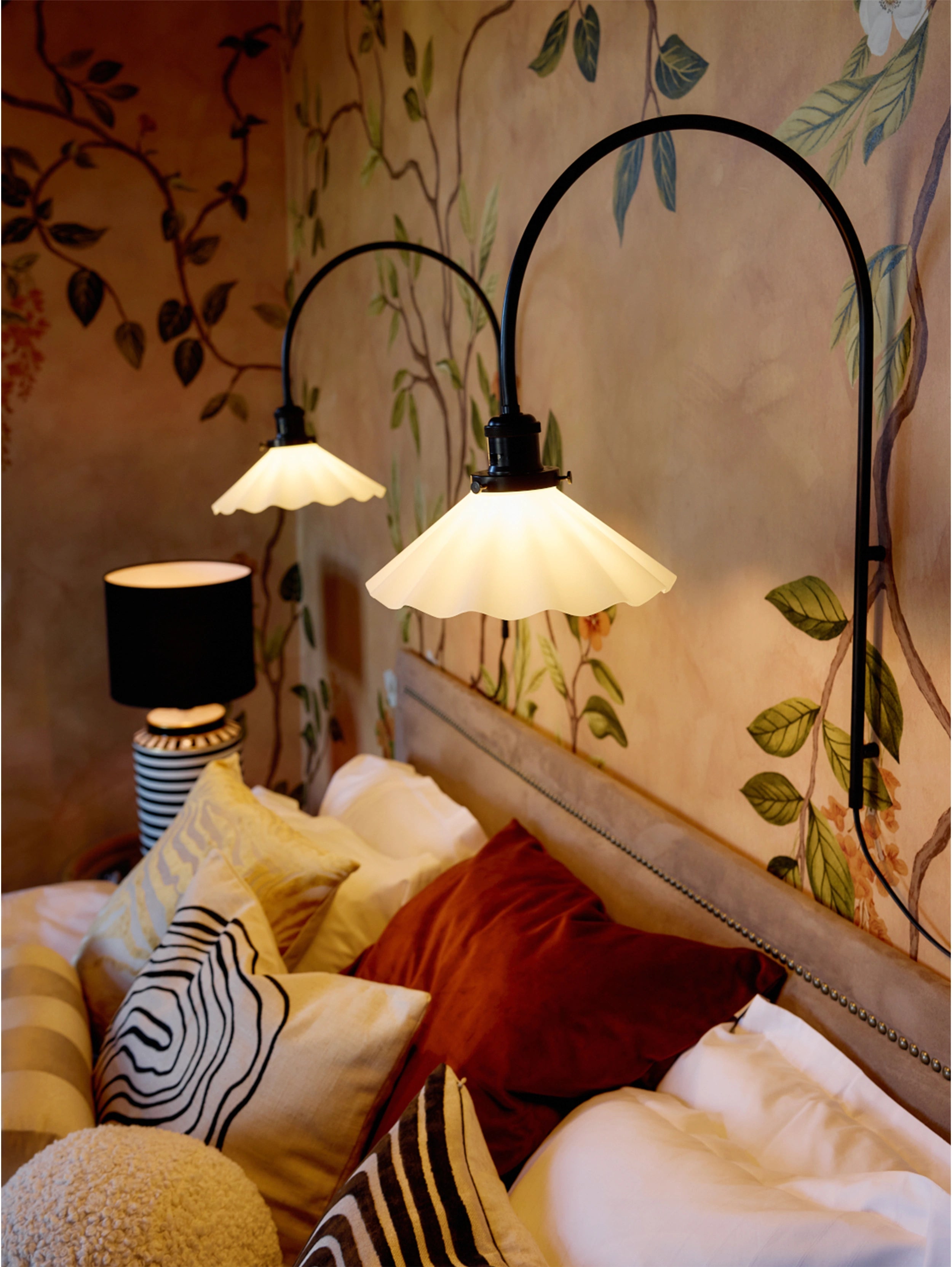 August Vägglampa Opal Veckad 25cm