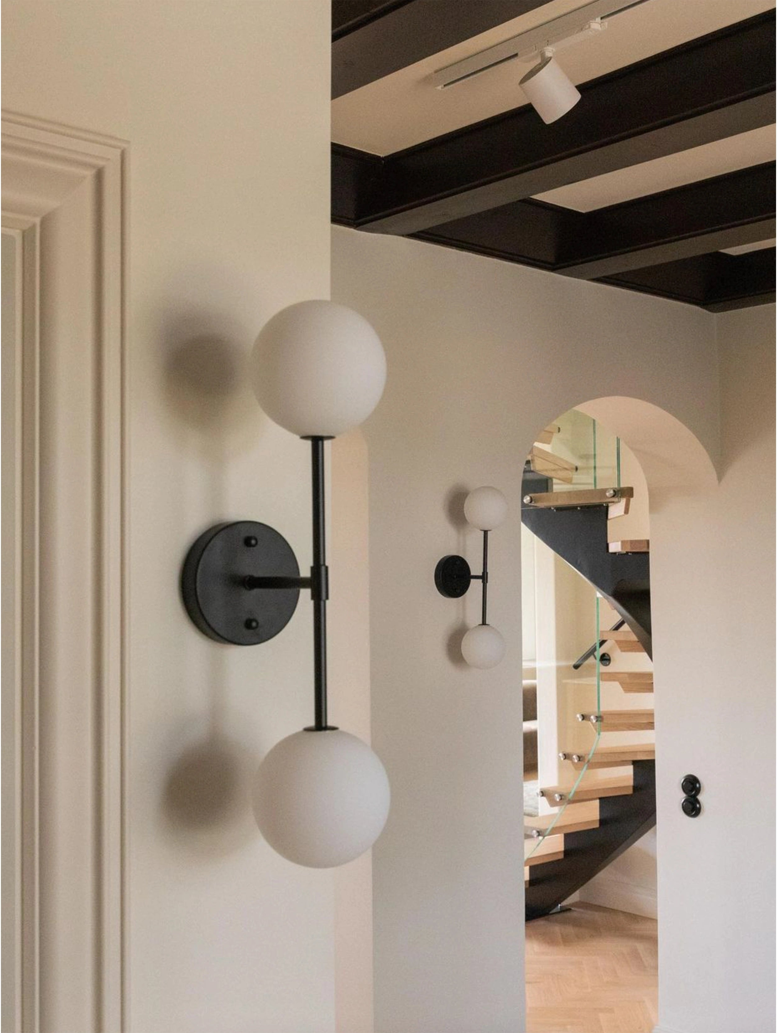 Sigma D vägglampa 49 cm, svart opalglas