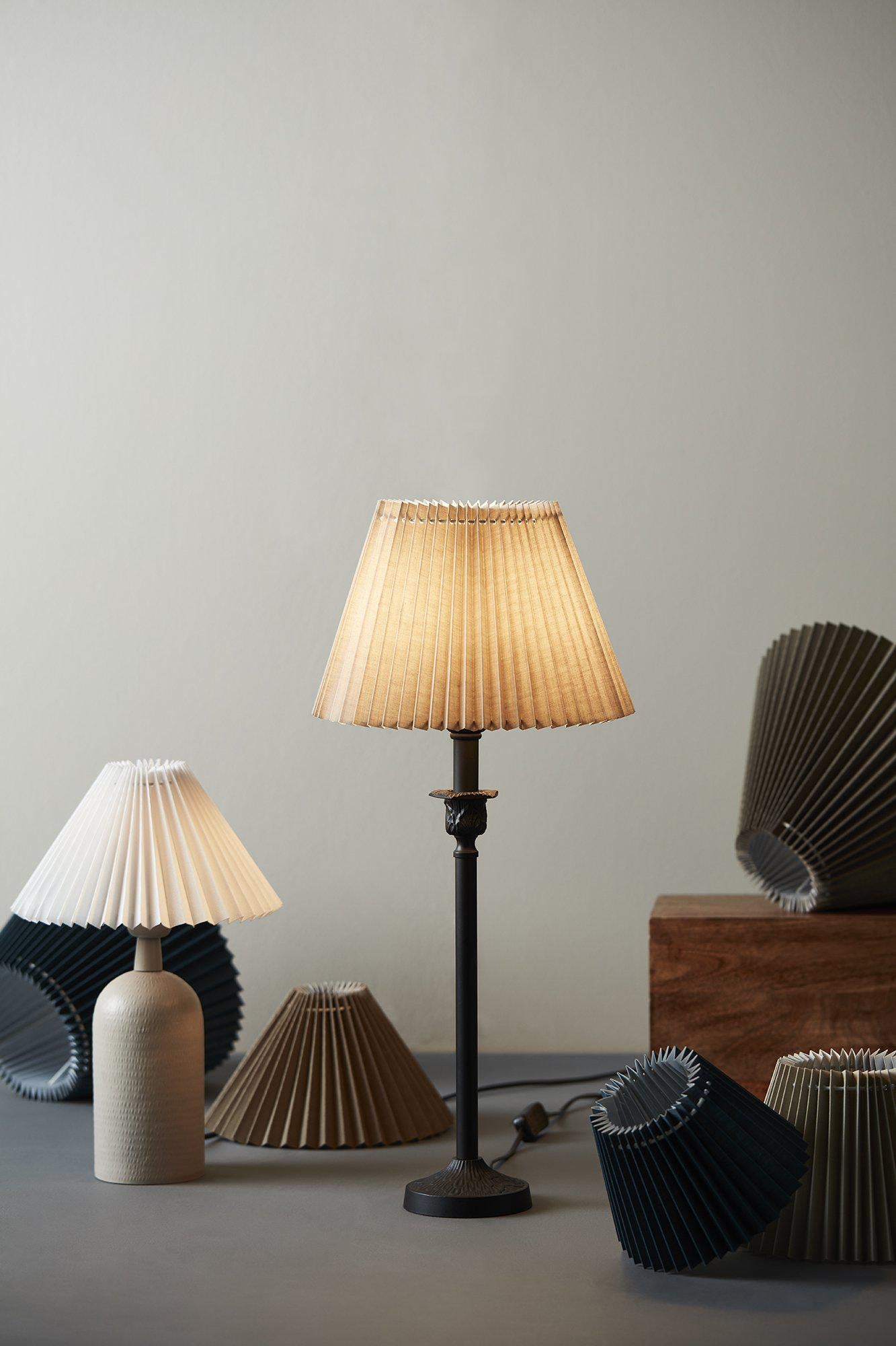 Astrid veckad lampskärm 40 cm, Linnebeige