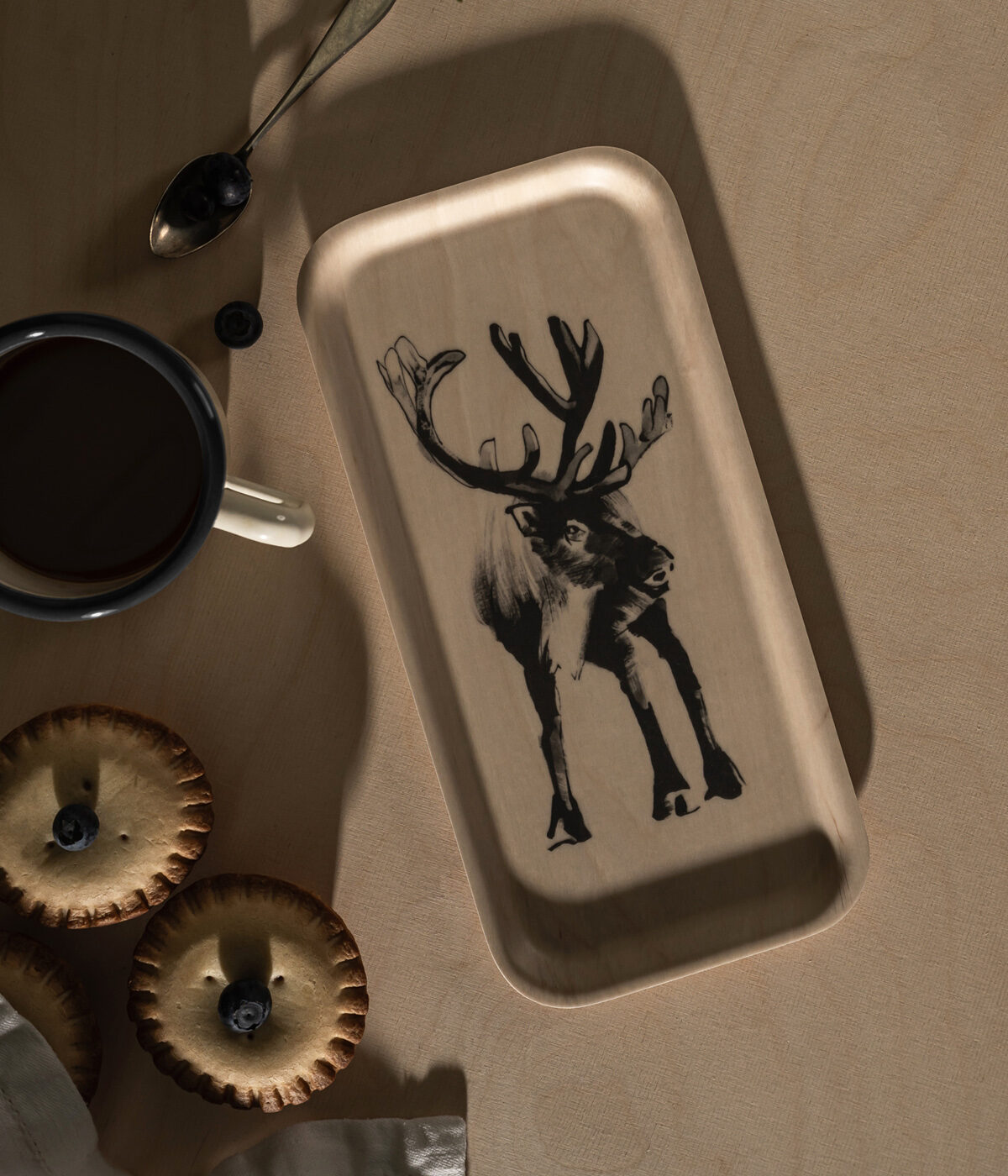 Teemu Järvi bricka 27x13 cm, Reindeer