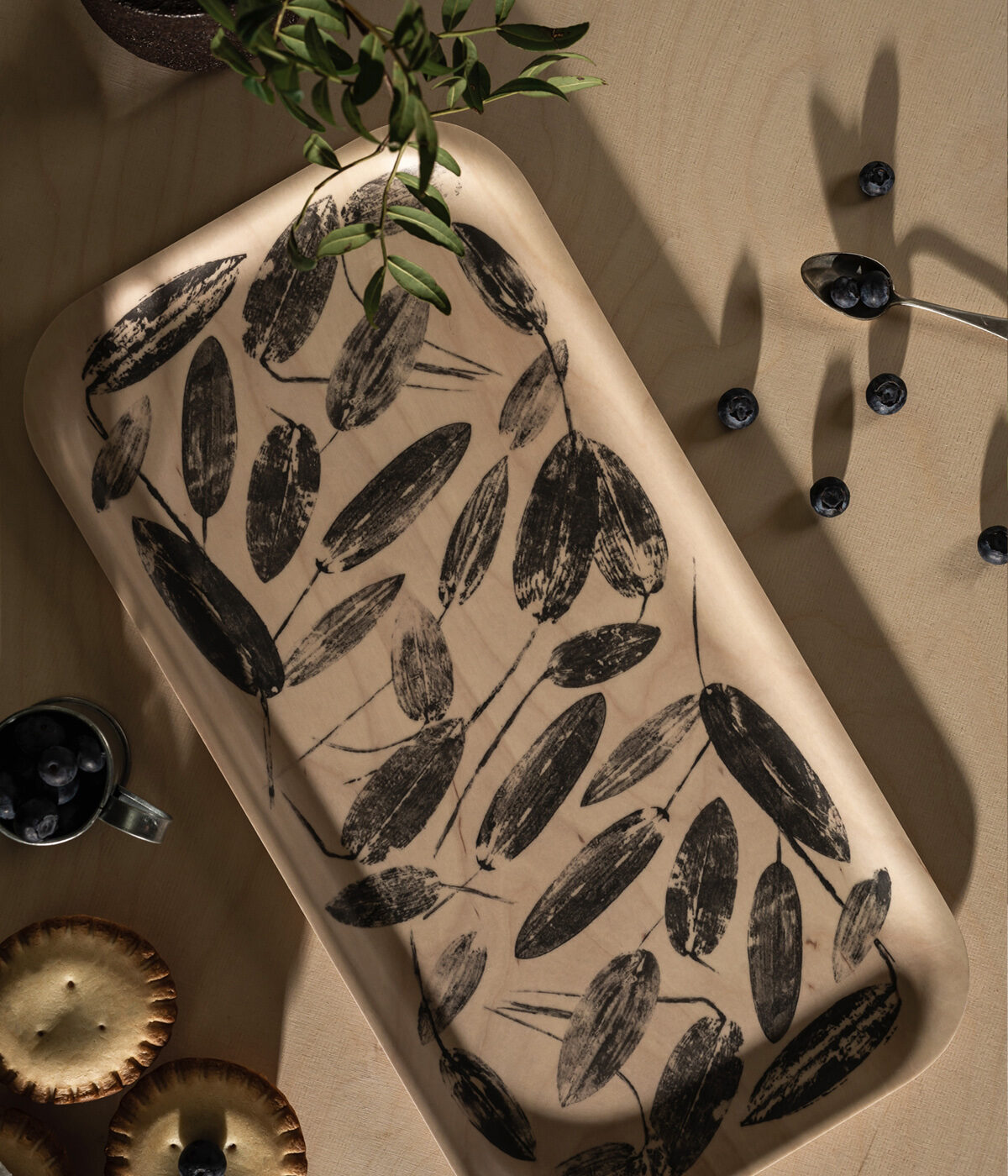 Teemu Järvi bricka 43x22 cm, Pond