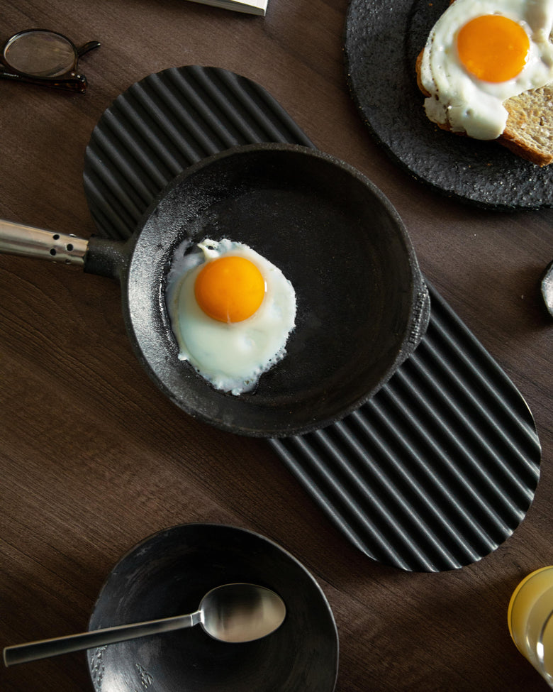 Podium tavla Svart basaltsten L65