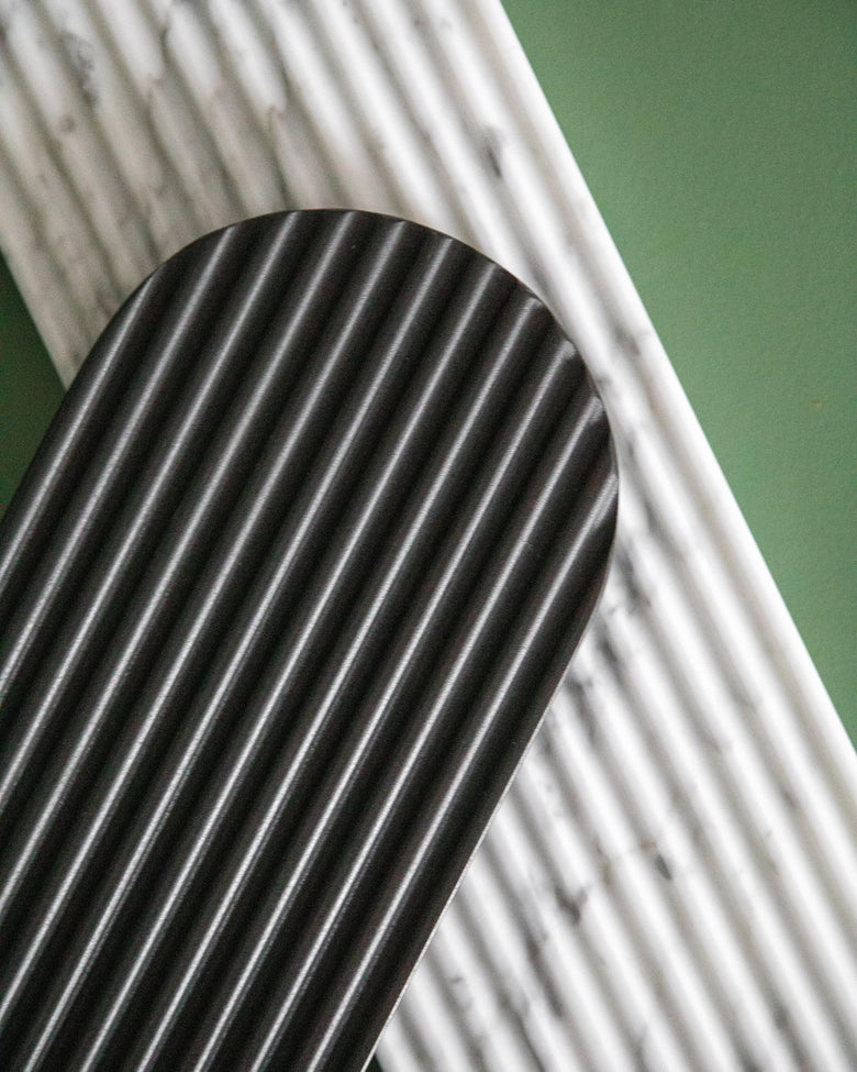 Podium tavla Svart basaltsten L40