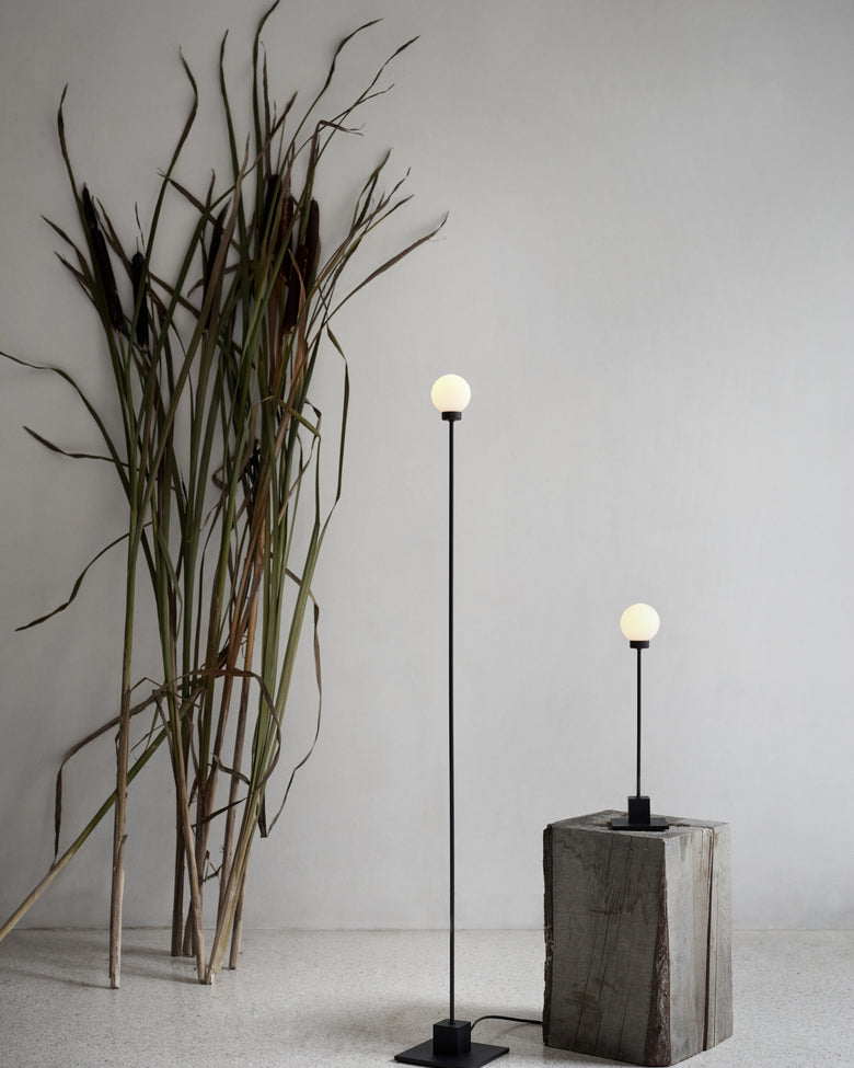 Snöbollsgolvlampa D8 Svart