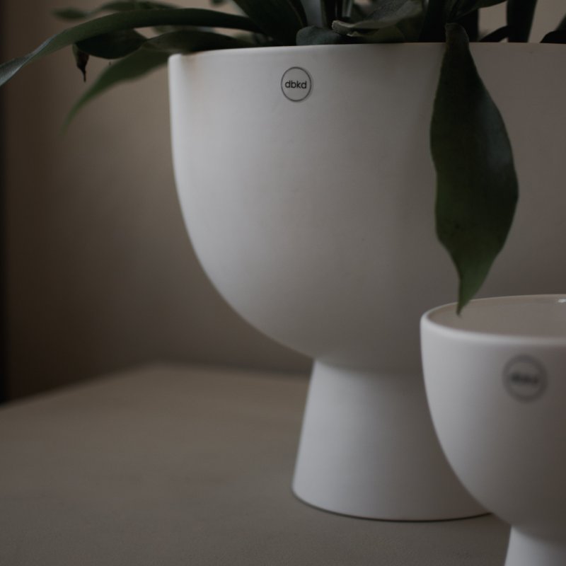 Figure Large - white