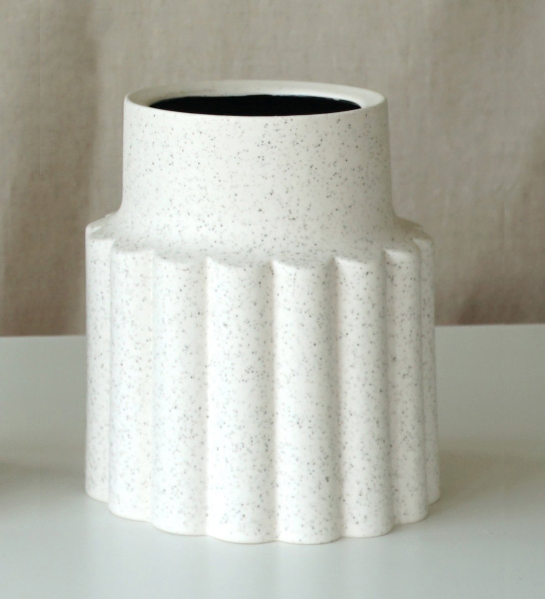 Mylla vas låg, Marmor