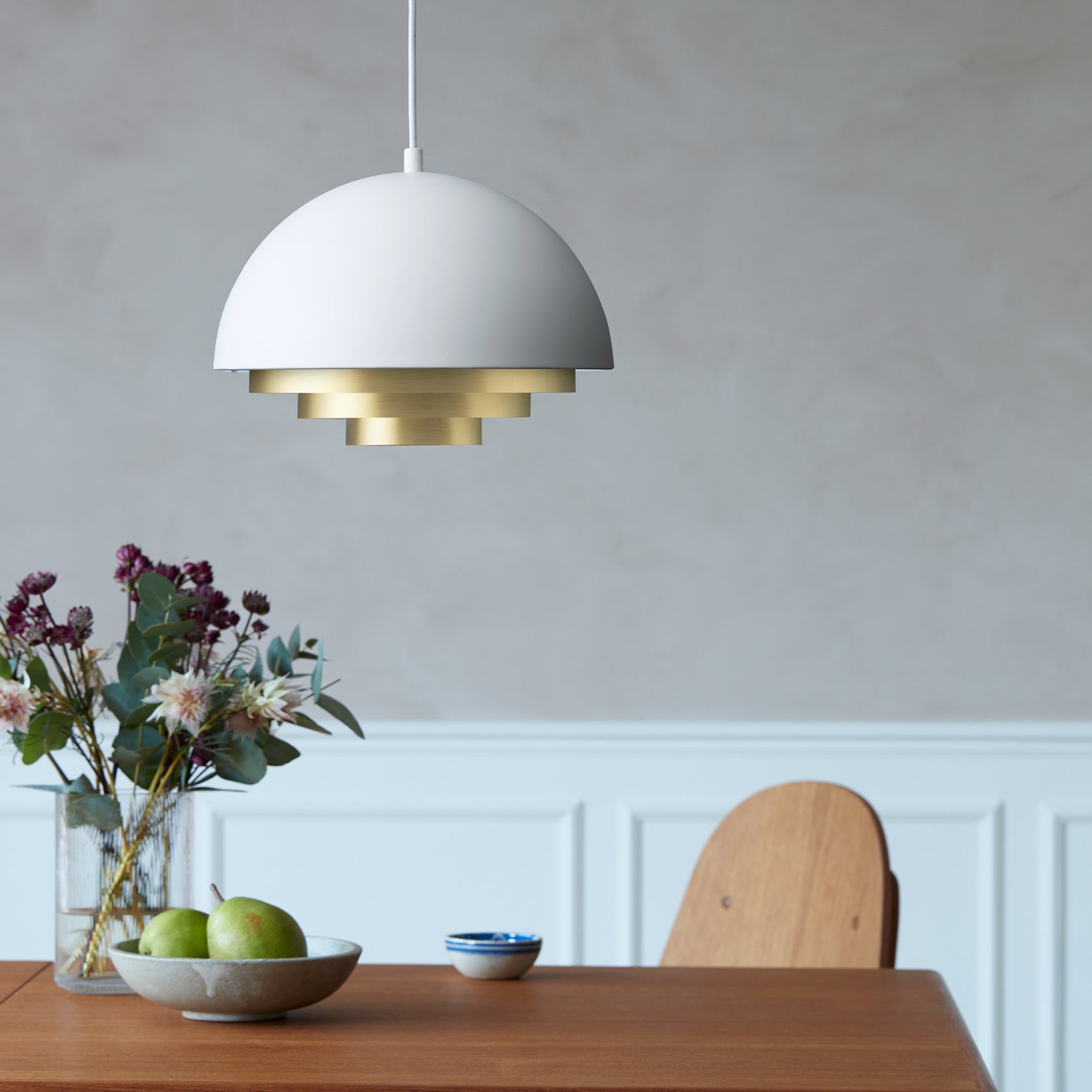 Milieu Colour Mini Taklampa, Matt White & Brass